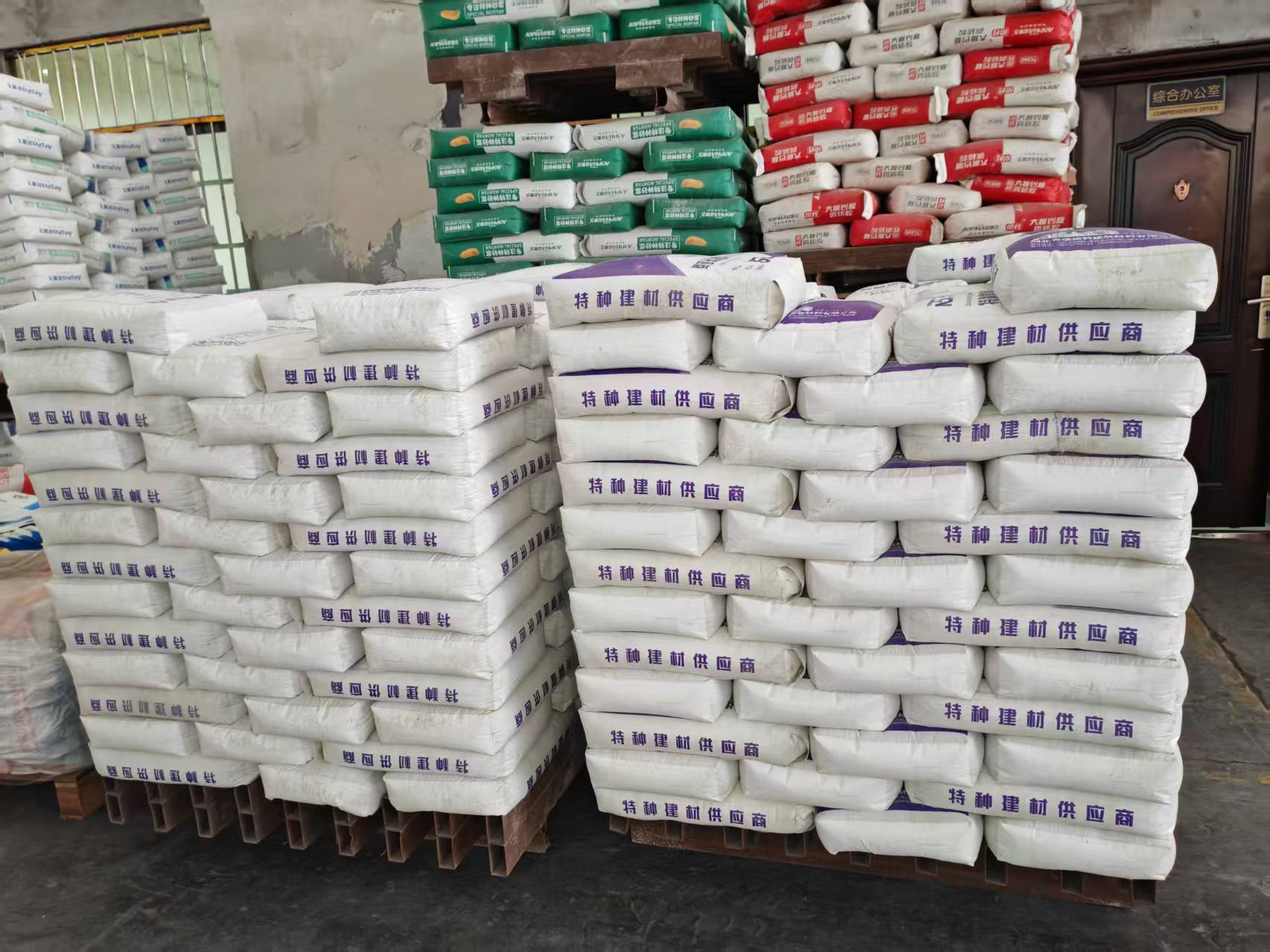 双湖拱顶带模注浆料